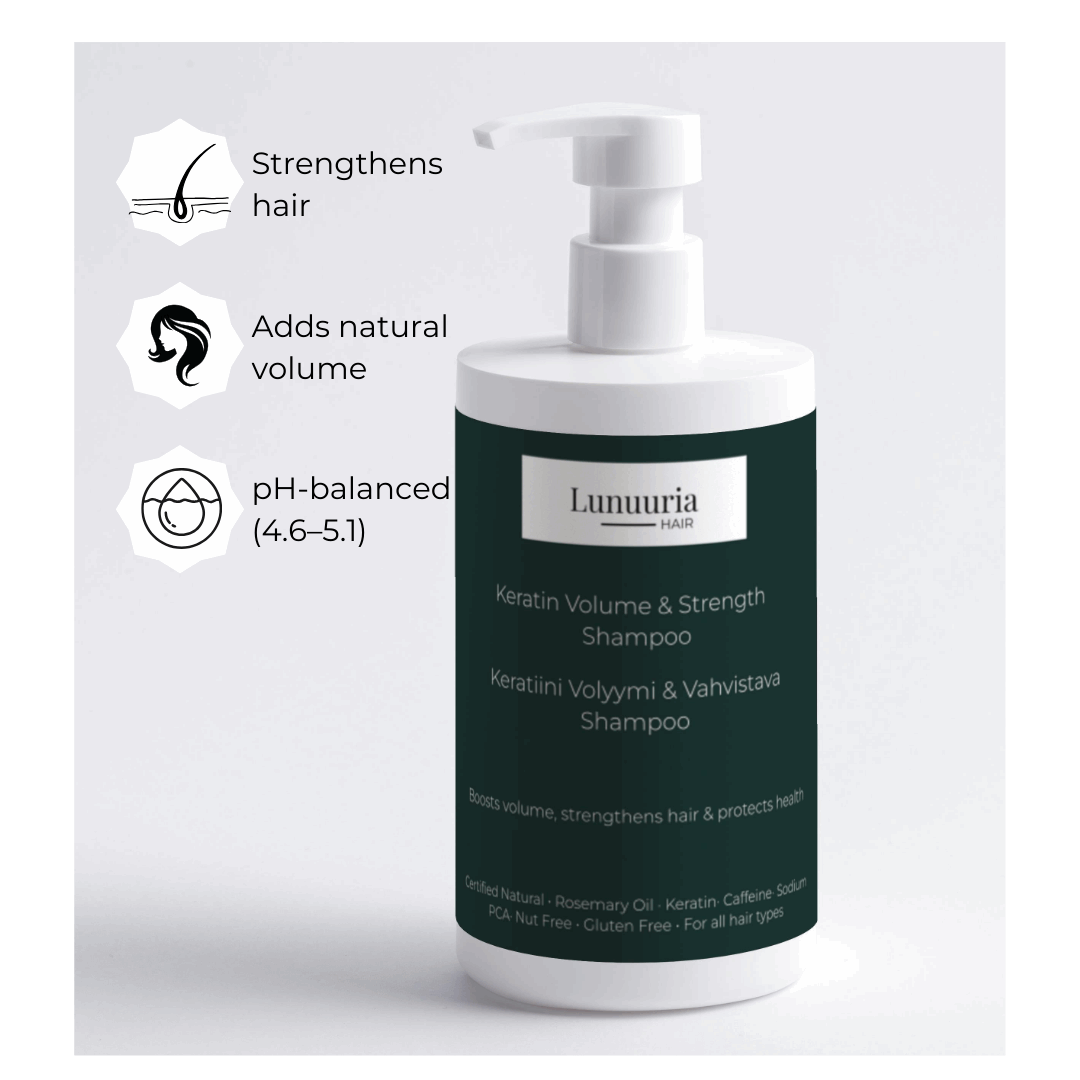 Lunuuria Keratiini Volyymi & Vahvistava Shampoo 390ml on kehitetty tarjoamaan hellävarainen, mutta tehokas puhdistus hiuspohjalle ja hiuksille. Hydrolysoitu keratiini vahvistaa hiuksia sisältäpäin, vähentää katkeilua ja tekee hiuksista sileät ja vahvat. Rosmariiniöljy stimuloi hiuspohjaa ja tukee luonnollista hiusten kasvua, ja yhdessä kofeiinin kanssa se aktivoi verenkiertoa – erityisen hyödyllistä oheneville ja stressiperäisesti hiuksia menettäneille hiuksille.